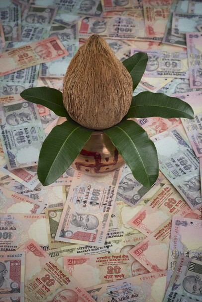 Калаш на индийских бумажных валютах
 - Фото, изображение
