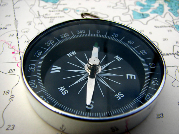 hiking compass on map - Foto, afbeelding