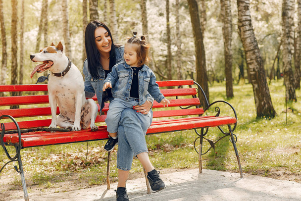 Cute and stylish family in a spring park - Foto, immagini