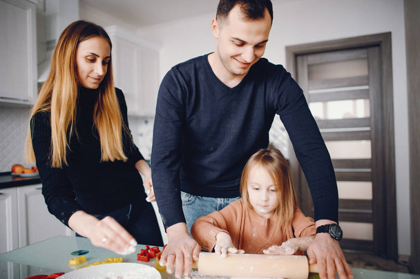 Family cook the dough for cookies - Zdjęcie, obraz