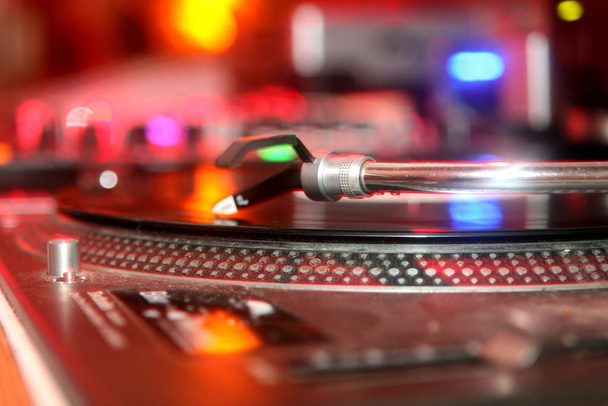 close-up of dj mixer with mixing console - Foto, Bild