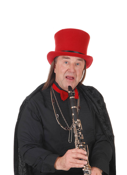 Кларнет гравець з червоним капелюхом і чорним вбранням
 - Фото, зображення
