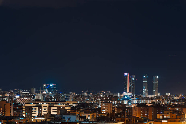 Vista aerea panoramica di Madrid di notte, Metropolis Building lights, capitale della Spagna, Europa
 - Foto, immagini