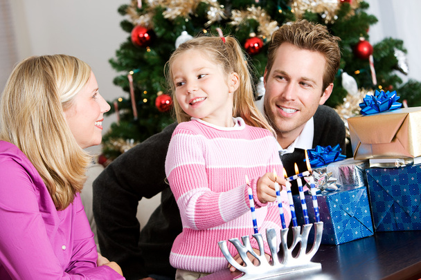 Holidays: Fun Family Time Lighting Menorah - Foto, afbeelding