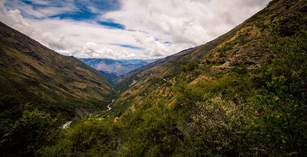 Vallei in de bergen in Peru - Foto, afbeelding