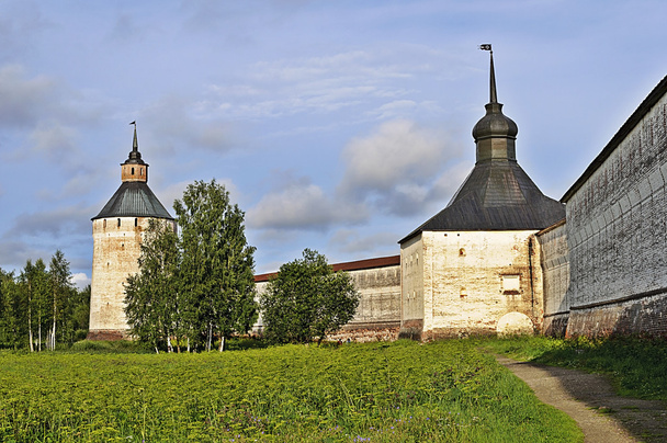 Walls and towers of Kirillo-Belozersky monastery, Russia - Foto, Imagen