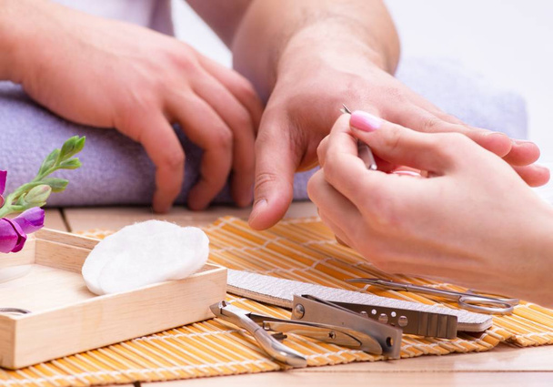 Conceito de manicure de mão para homem - Foto, Imagem