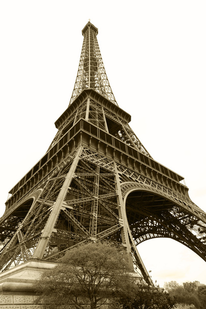 Eiffel-torni, Pariisi, Ranska, näkymä alhaalta
 - Valokuva, kuva