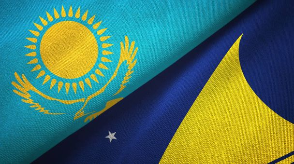 Cazaquistão e Tokelau duas bandeiras pano têxtil, textura de tecido
 - Foto, Imagem