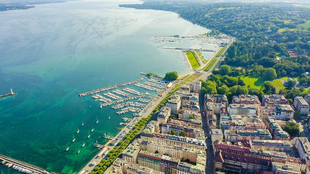 Geneve, Sveitsi. Lento kaupungin keskiosan yli. Geneven järvi, ilmakuva  - Valokuva, kuva