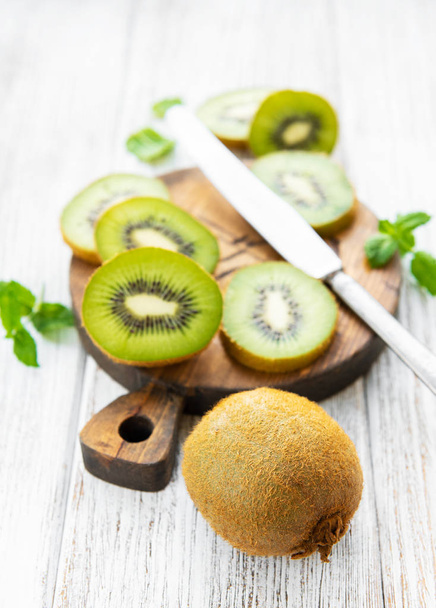 Frutas frescas de kiwi
 - Foto, Imagen