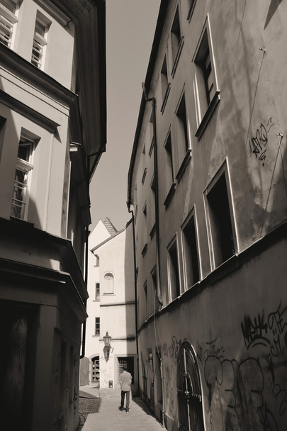 プラハの旧市街の狭い路地 - 写真・画像