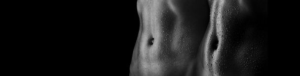 sexy women's tummy in drops of sweat - Foto, imagen