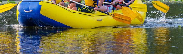 Rafting zespół, lato ekstremalne sporty wodne - Zdjęcie, obraz