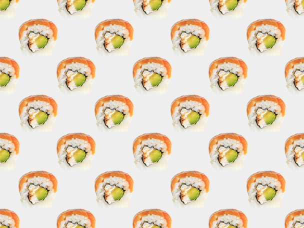 бесшовный узор вкусных филадельфийских суши с лососем, изолированным на белом
 - Фото, изображение