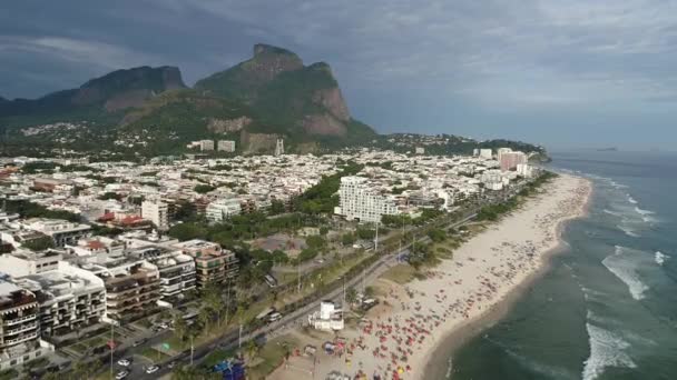 Vista aérea de la playa de Barra da Tijuca, ciudad de Río de Janeiro en el día soleado, Brasil. Gran paisaje. Viajes de vacaciones. Destino de viaje. Viajes tropicales
.  - Imágenes, Vídeo