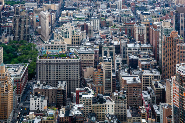 Nowy Jork, Usa - 6 czerwca 2019: Nowy Jork. Wspaniały panoramiczny widok z lotu ptaka na wieżowce Manhattan Midtown - Zdjęcie, obraz