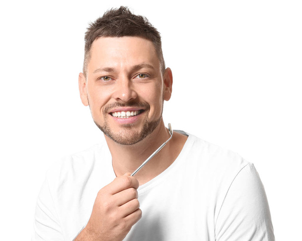 Muž se zubním zrcátkem na bílém pozadí - Fotografie, Obrázek