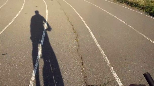 Bicyclist shadow - Πλάνα, βίντεο