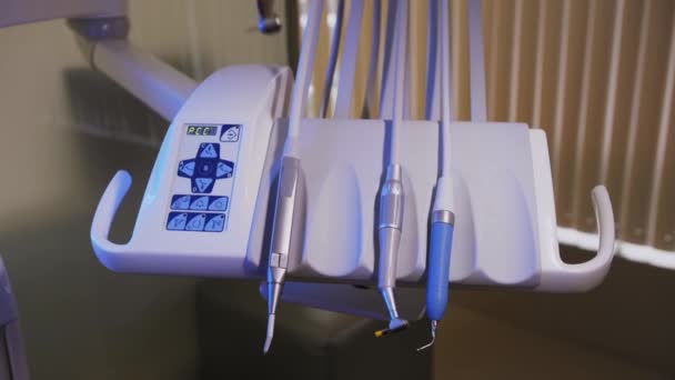 The workplace of the dentist with the dental unit and chair, close-up - Video, Çekim