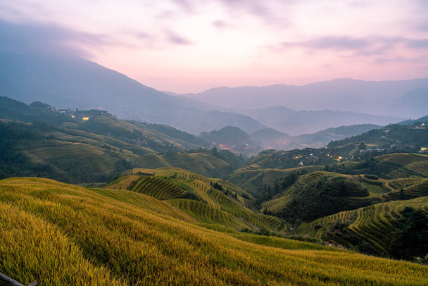 μειονοτικά χωριά και τοπικούς πολιτισμούς των ταράτσες ρυζιού από τη Νότια Κίνα  - Φωτογραφία, εικόνα