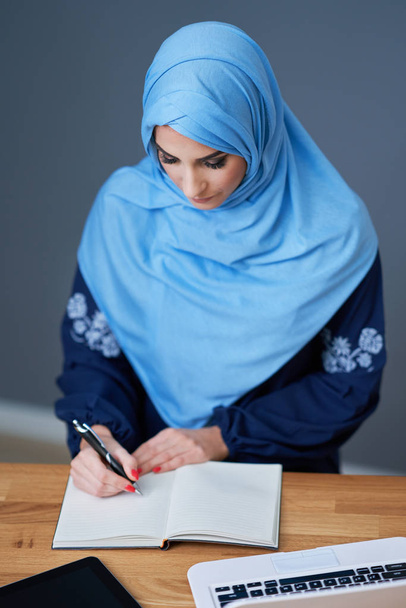 Muslim female student learning at home - Fotoğraf, Görsel