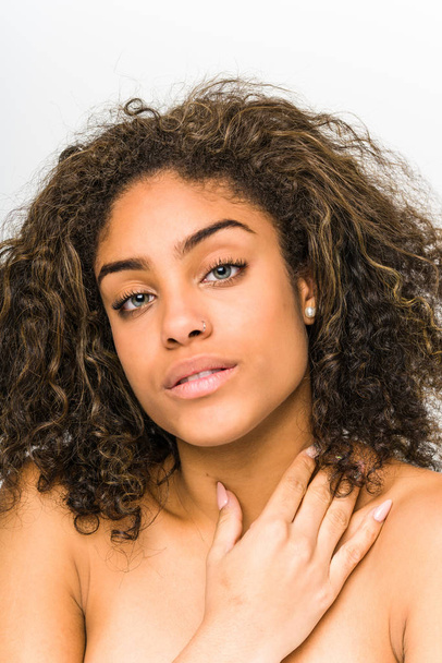 Jovem afro-americana rosto closeup - Foto, Imagem