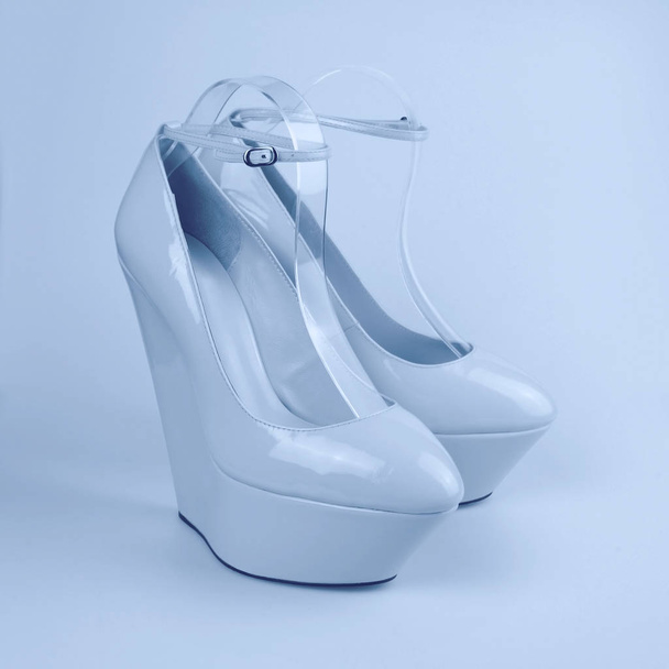zapatos de verano femeninos en tonos azules
  - Foto, imagen