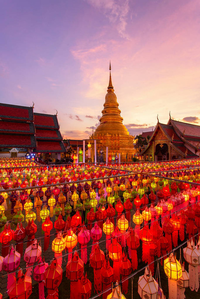 Wat phra αυτό hariphunchai - Φωτογραφία, εικόνα