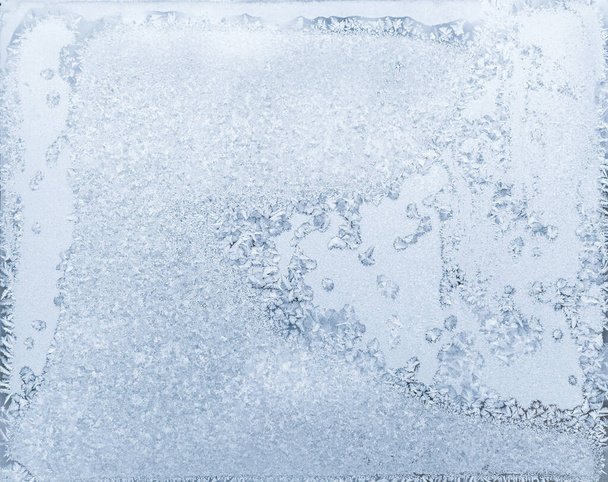 Φυσικά σχέδια παγετού στο τζάμι του παραθύρου - Φωτογραφία, εικόνα