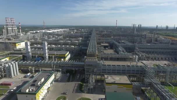 Vue aérienne d'une énorme raffinerie de pétrole
 - Séquence, vidéo