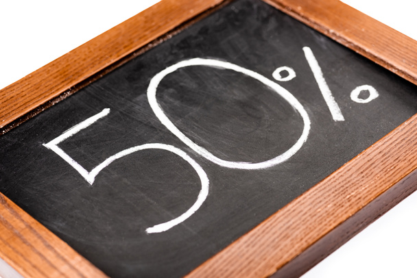 nummer 50 en procent teken geschreven op schoolbord geïsoleerd op wit - Foto, afbeelding