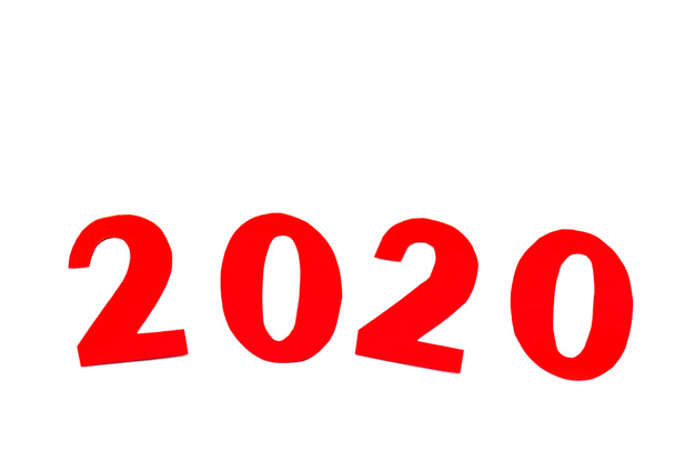 κορυφαία άποψη του χρωματιστού κόκκινου αριθμού 2020 που απομονώνονται σε λευκό - Φωτογραφία, εικόνα