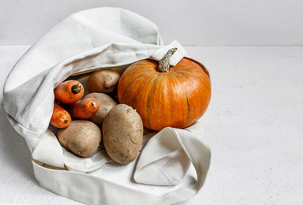 Zero waste,plastic free .Fresh vegetables pumpkin, potatoes, carrots in a rag bag, the idea of ecology and care of the earth - Photo, image