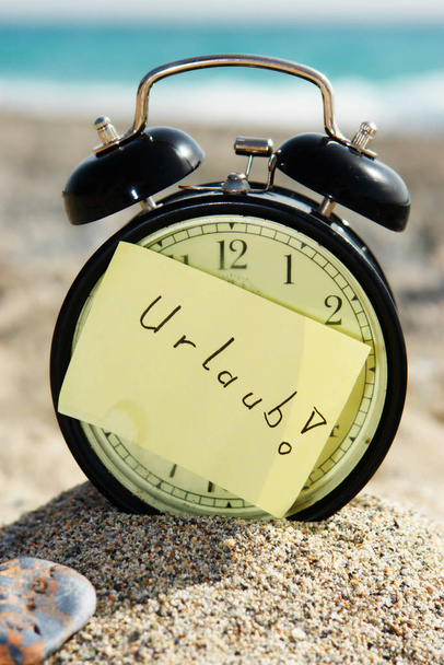 vintage clock on the beach - Фото, изображение