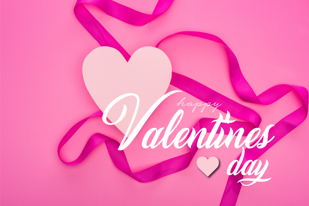 vista superior del corazón de papel con cinta aislada en rosa con feliz día de San Valentín ilustración
 - Foto, Imagen