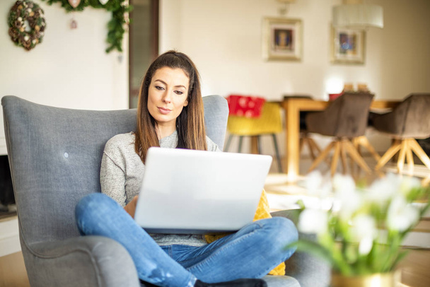 Casual businesswoman using laptop while working online from home - Foto, Bild