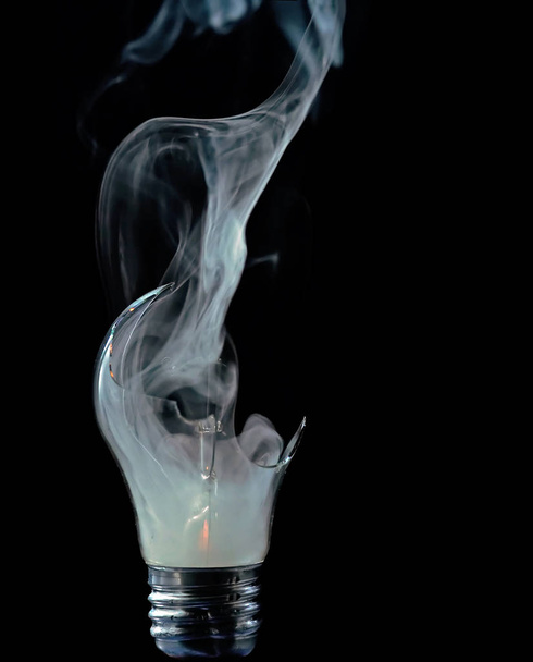 close up of a glass light bulb - Фото, изображение