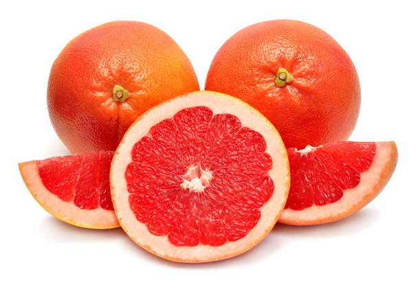 Grapefruit geheel, plak en half geïsoleerd op witte achtergrond. C - Foto, afbeelding