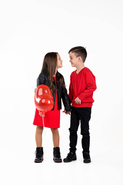 Happy kids with red heart balloon - Фото, изображение