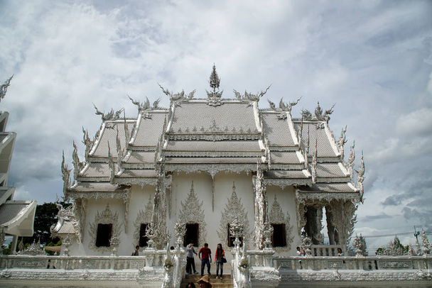 Chiang Rai, Thailand - August 09, 2017 : Beautiful view of The White Temple Wat Rong Khun in Thailand - Fotoğraf, Görsel