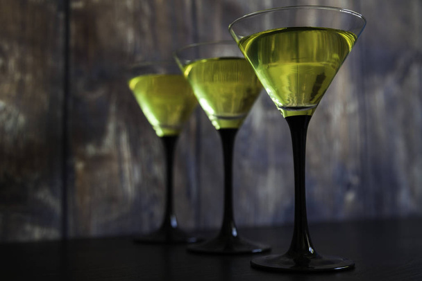 three yellow cocktails glasses in line - Foto, Imagem