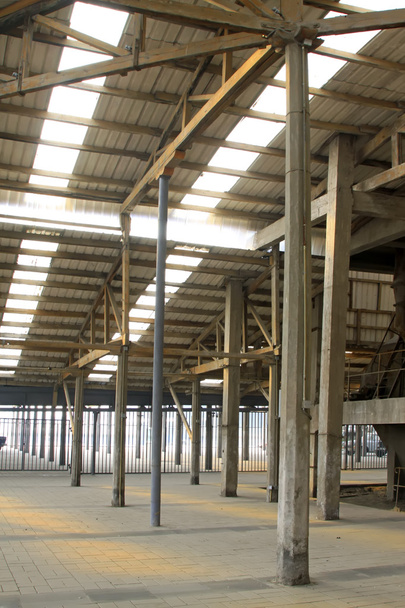 заброшенные складские помещения на заводе
 - Фото, изображение