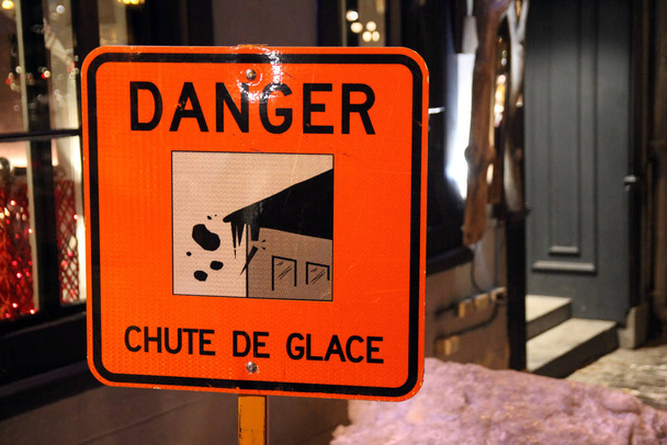 Κίνδυνος, πινακίδα chute de glace - Φωτογραφία, εικόνα