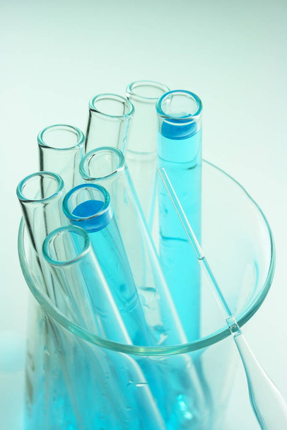 test tubes with pipette - Foto, afbeelding