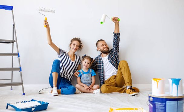 Repair in apartment. Happy family mother, father and child daugh - Фото, зображення