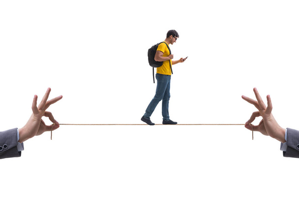 Estudiante caminando en cuerda apretada
 - Foto, imagen