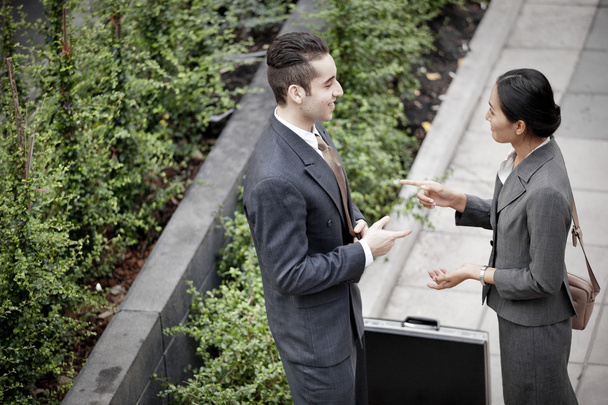 Gente de negocios hablando al aire libre
 - Foto, Imagen