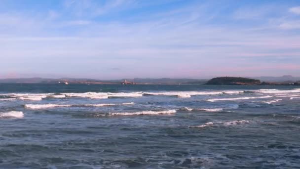 Vista sulla spiaggia di El Sardinero, sul lungomare e sul Mar Cantabrico. Con il Palacio de la Magdalena, il Faro di Mouro e la costa della Cantabria sullo sfondo
 - Filmati, video