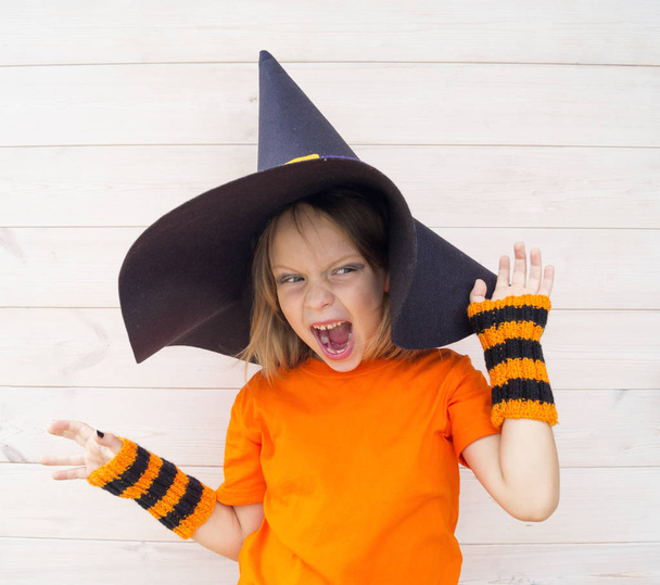 Little girl in witch costume playing in autumn. - Foto, Imagen